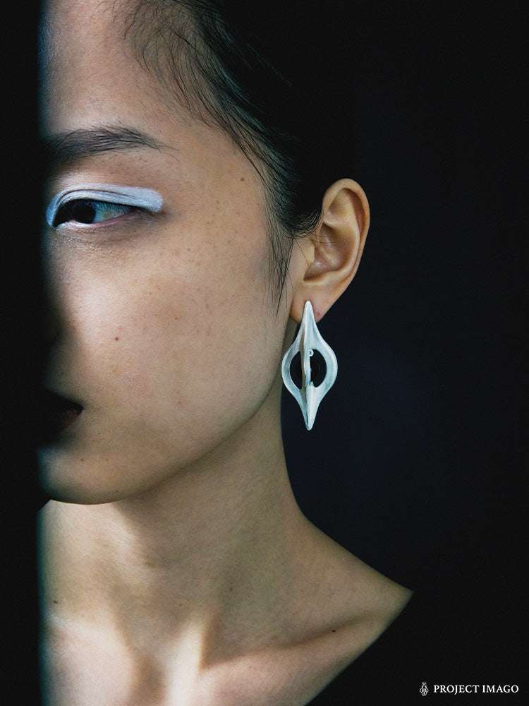 Oblivion Earrings in Onyx