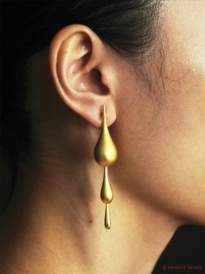 Droplet Comet Earrings in White Agate