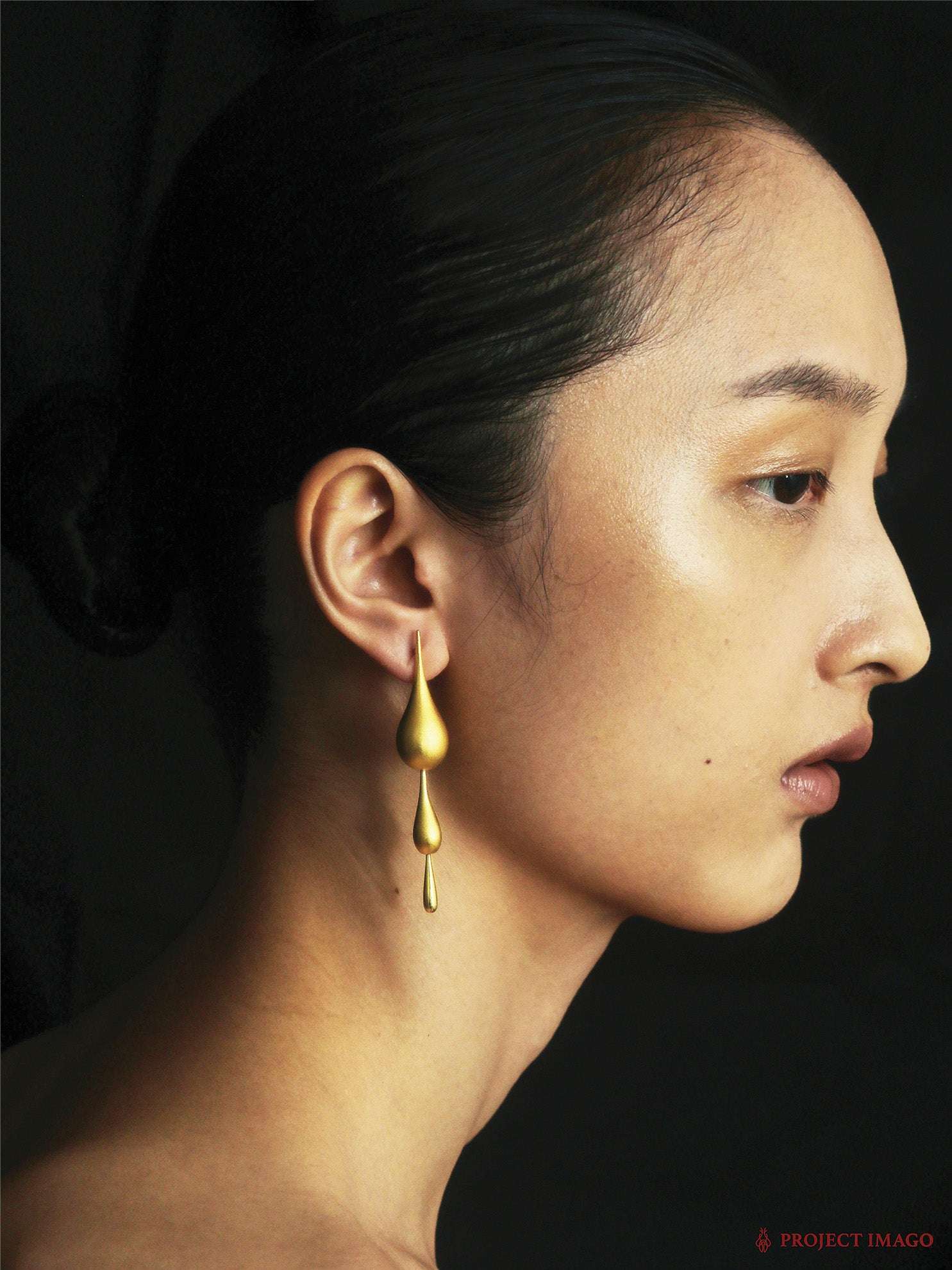 Droplet Comet Earrings in White Agate