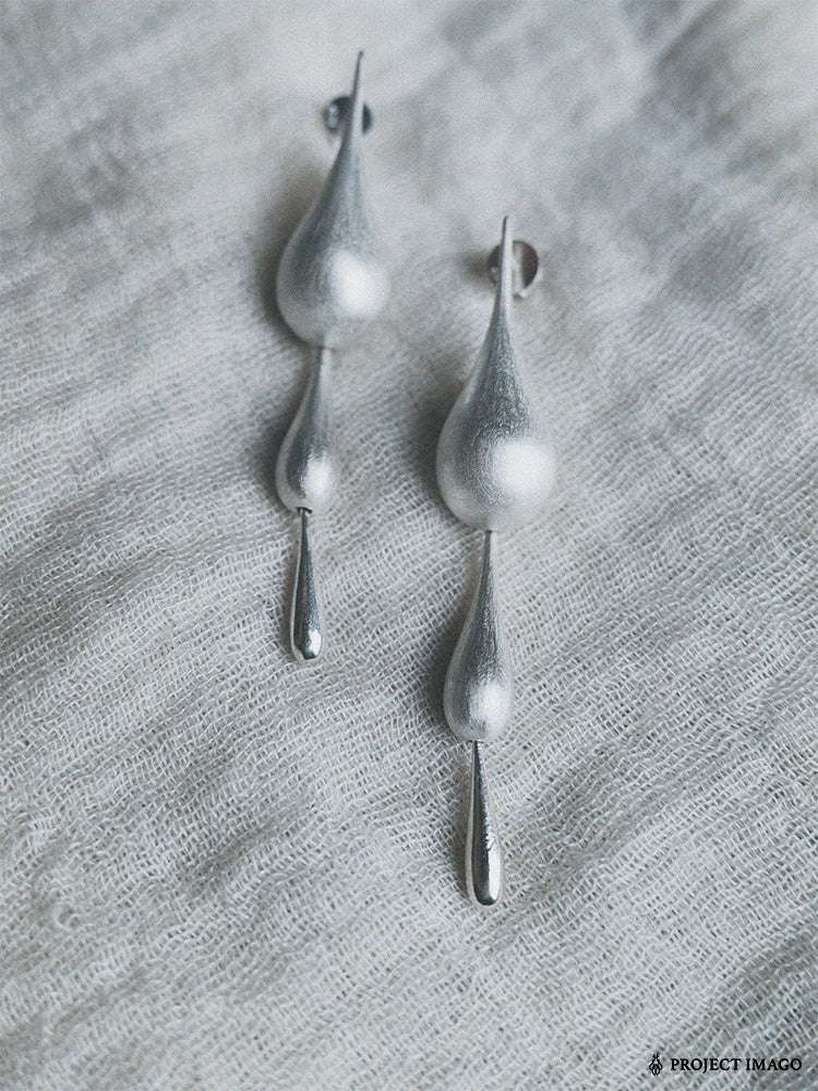 Droplet Comet Earrings in White Agate