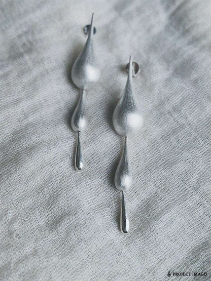 Droplet Comet Earrings in White Agate
