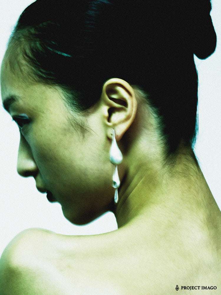 Droplet Comet Earrings in White Agate