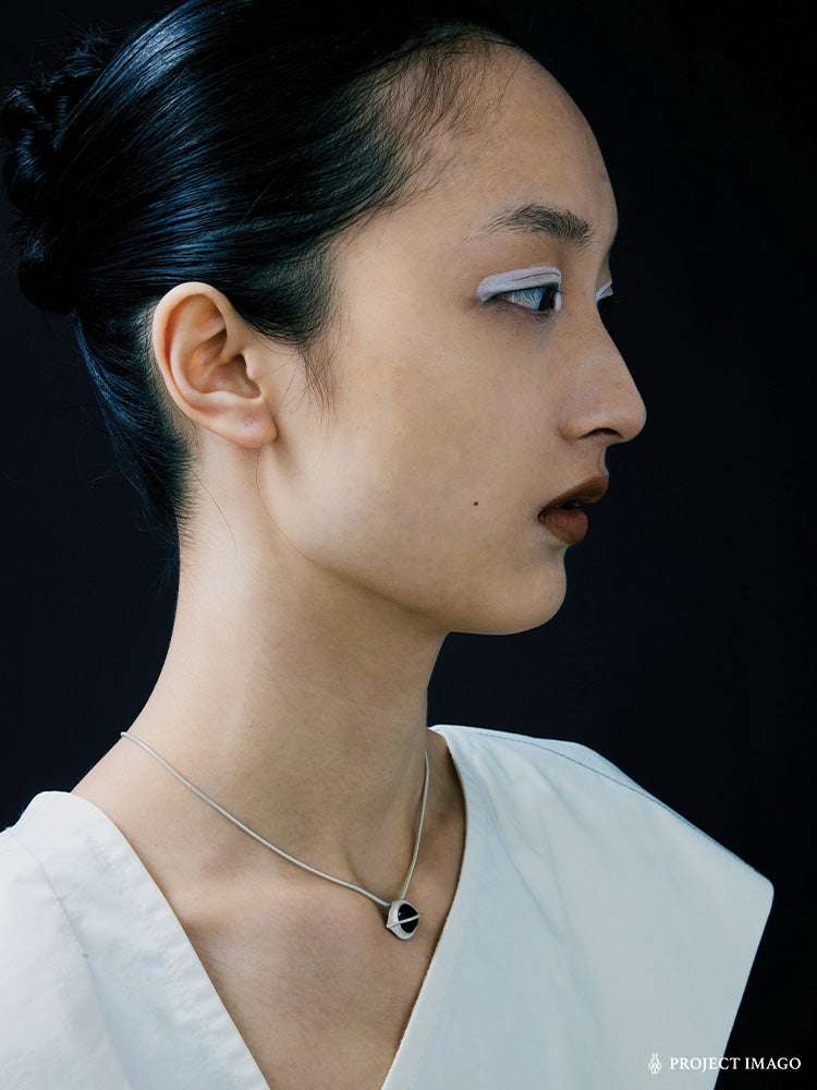 Agate Vision Pendant in Black Onyx