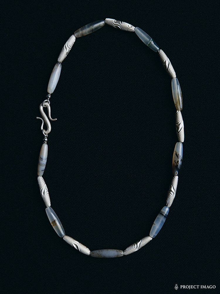 The Mist Necklace in Agate