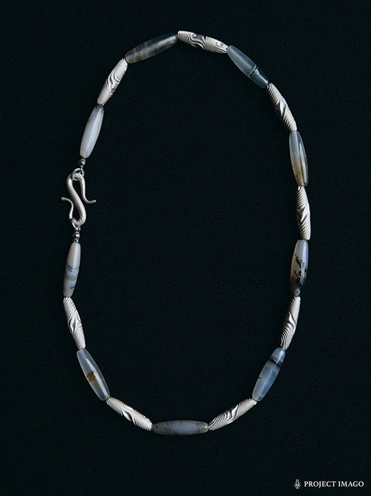 The Mist Necklace in Agate